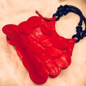 Udinni circle flap 🍒 cherry red vegan leather bag